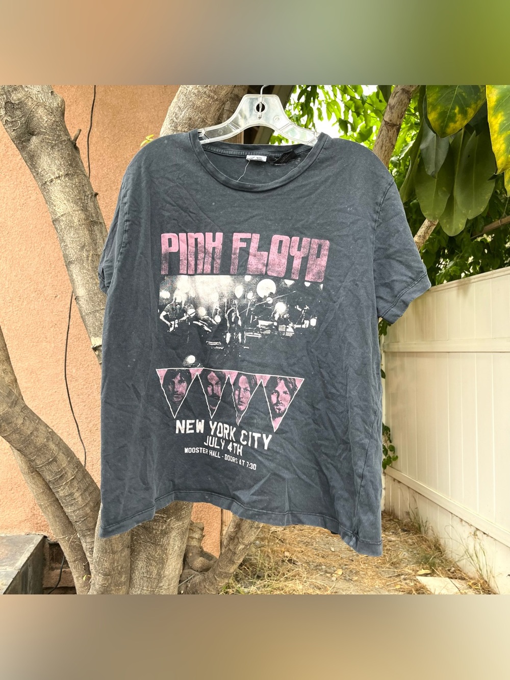Cotton On Pink Floyd Wooster Hall Graphic Tee .